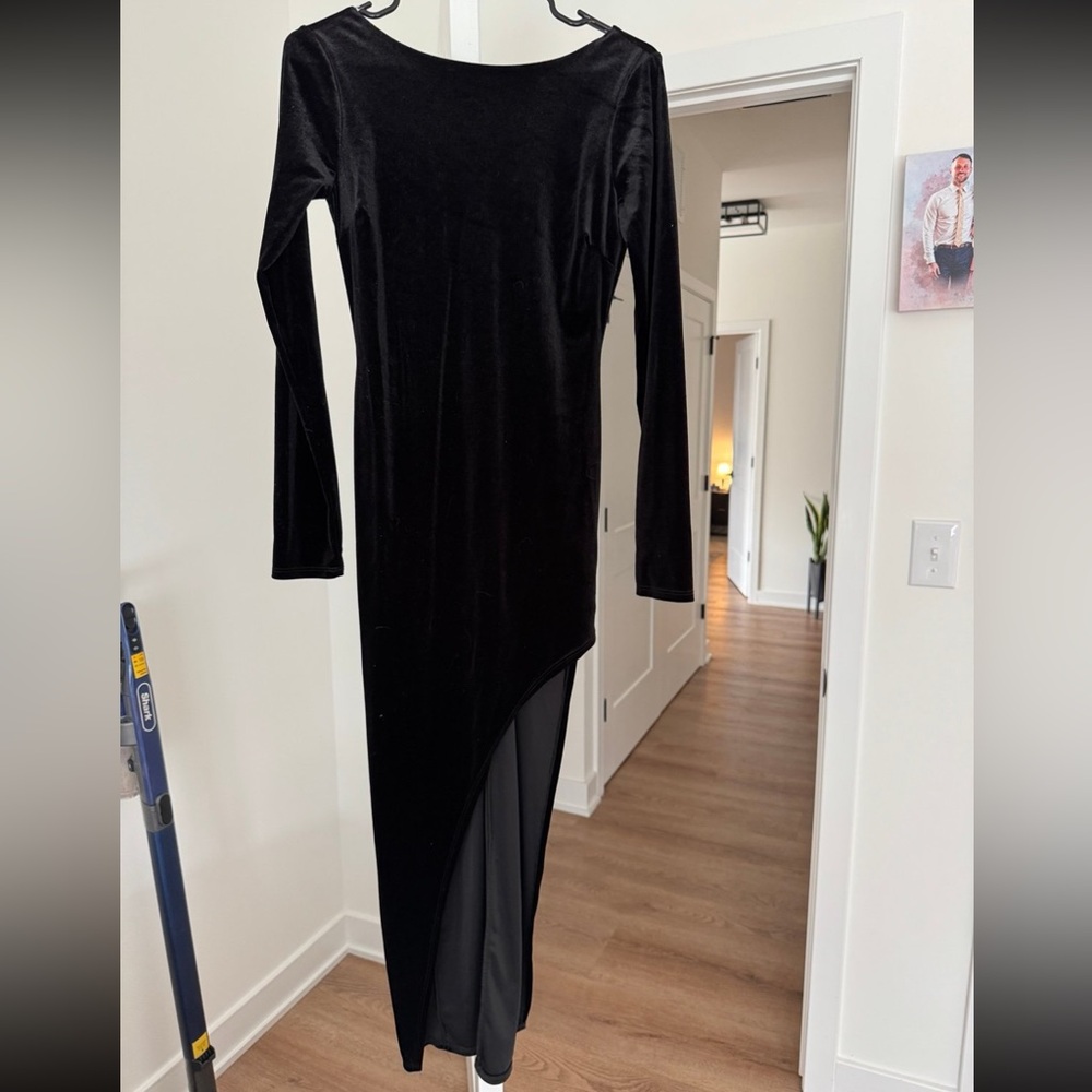 Lulu’s Elegant Velvet Black Long Sleeve Dress - Picture 3 of 3